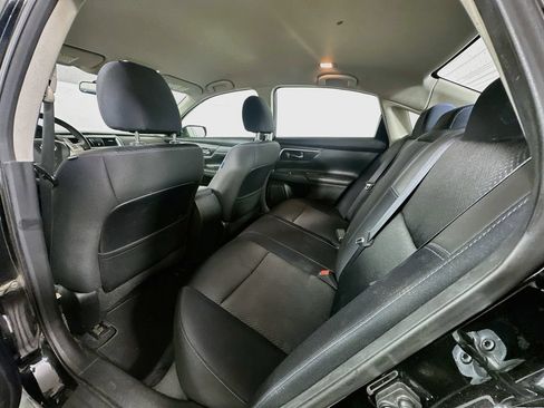 Used 2017 Nissan Altima 2.5 SR w/ Midnight Edition Package FWD image 4