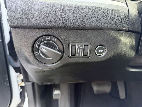 Used 2022 Chrysler 300 Touring w/ Sport Appearance Package image 23