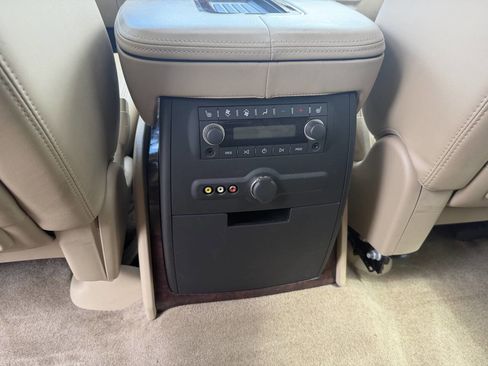 Used 2013 Cadillac Escalade Luxury AWD/4WD image 17