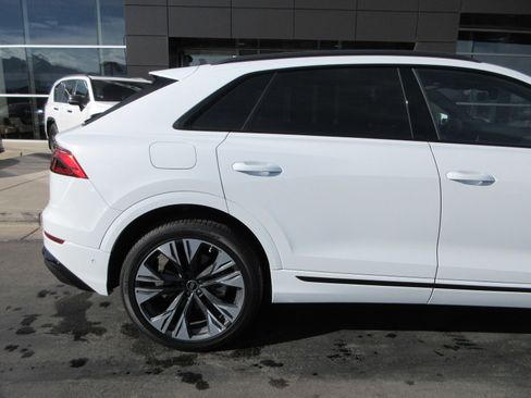 Used 2025 Audi Q8 Premium Plus image 10