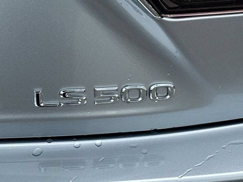 Used 2023 Lexus LS 500 w/ Accessory Package (Z1) RWD image 32