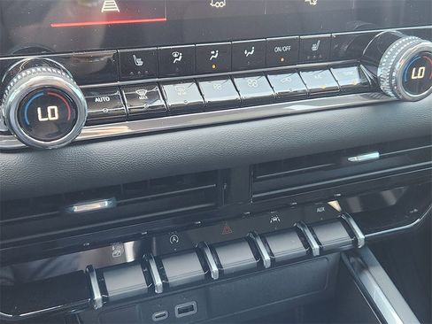 New 2025 GMC Canyon Elevation w/ Convenience Package image 14