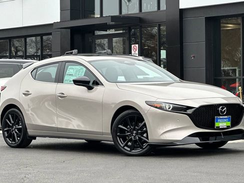 New 2025 MAZDA MAZDA3 Hatchback w/Premium Plus Pkg image 3