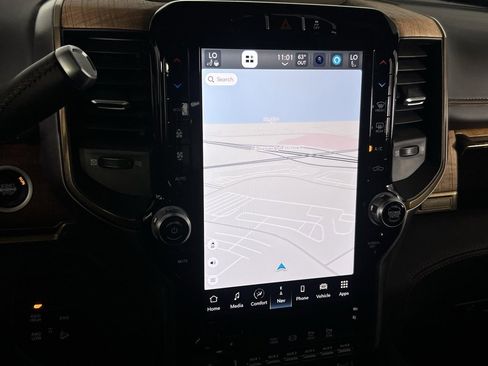 Used 2024 RAM 2500 Limited image 17