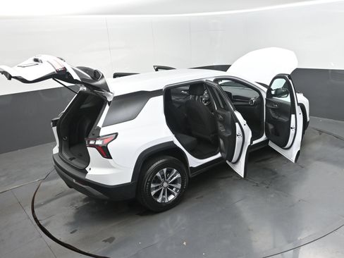 Certified 2026 Chevrolet Equinox LT FWD image 52