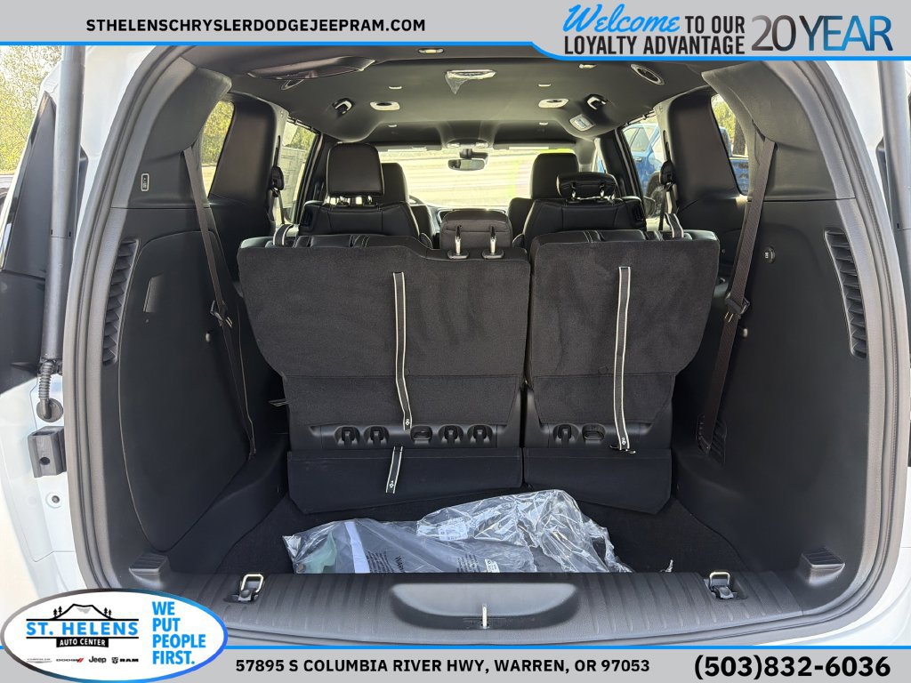 New 2027 Chrysler Pacifica Select w/ Family Tech Group AWD/4WD image 7