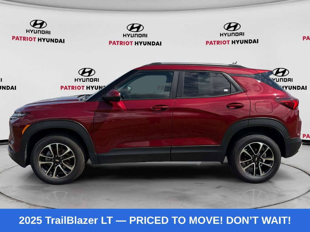 Used 2025 Chevrolet TrailBlazer LT AWD/4WD image 6