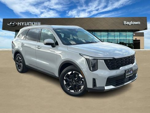 Used 2024 Kia Sorento S FWD image 1