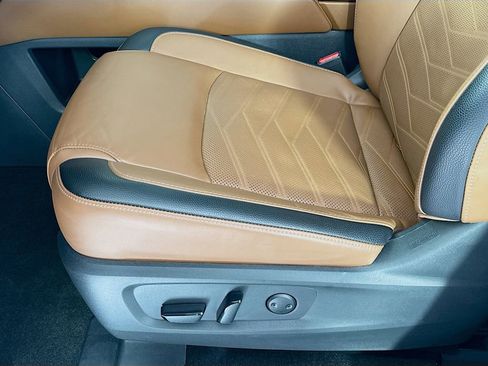 Used 2024 Nissan Pathfinder Platinum image 23