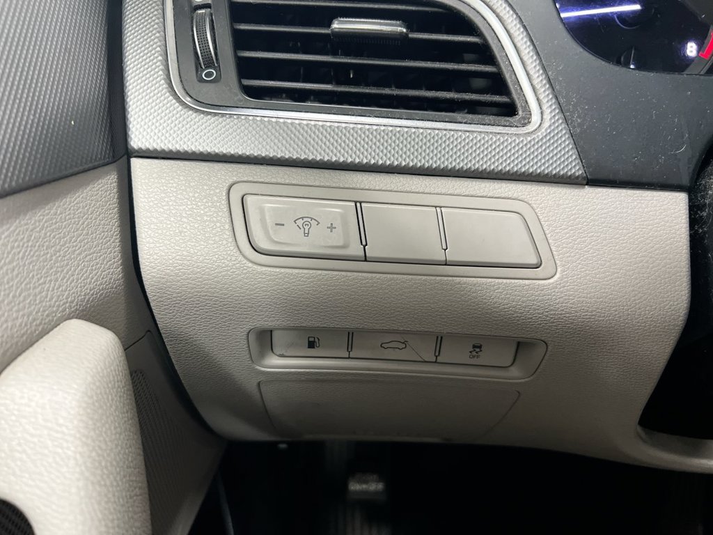 Used 2015 Hyundai Sonata SE FWD image 17