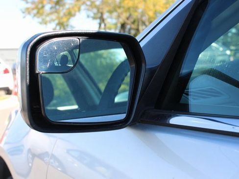 Used 2012 Ford Fusion SE image 8