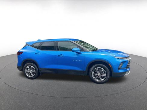 Used 2025 Chevrolet Blazer LT FWD image 2