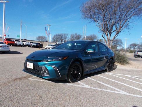 Used 2026 Toyota Camry SE image 2