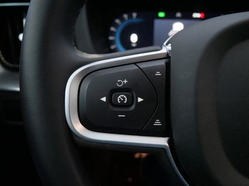 Certified 2025 Volvo XC60 B5 Core image 26