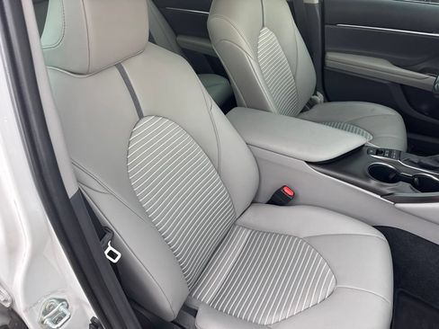 Used 2022 Toyota Camry SE FWD image 7