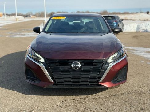 Used 2024 Nissan Altima 2.5 SV image 2