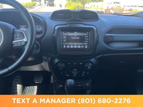 Used 2019 Jeep Renegade Latitude w/ Cold Weather Group AWD/4WD image 17