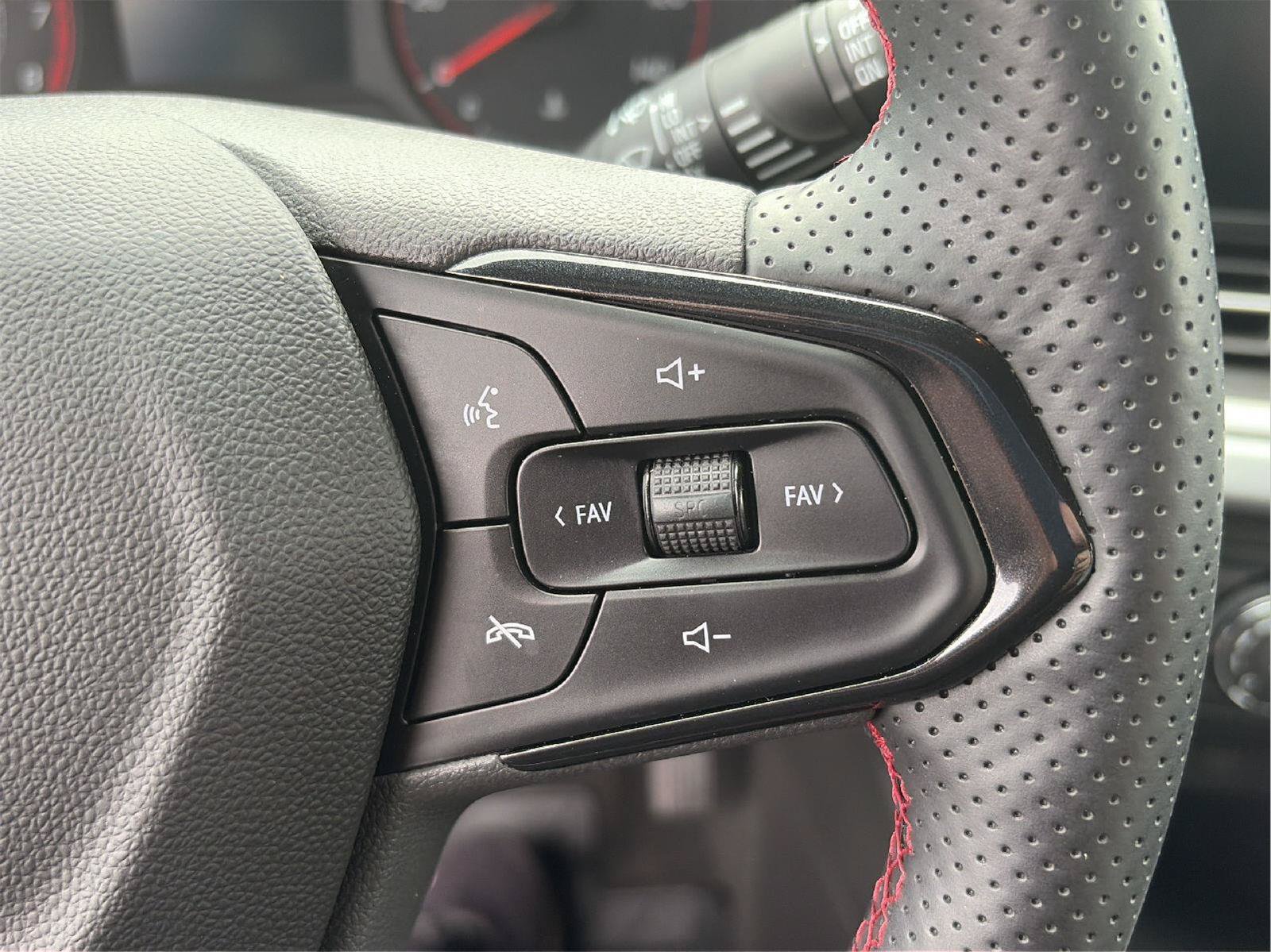 Certified 2024 Chevrolet Trax RS FWD image 25