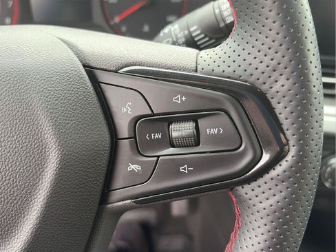 Used 2024 Chevrolet Trax RS FWD image 25