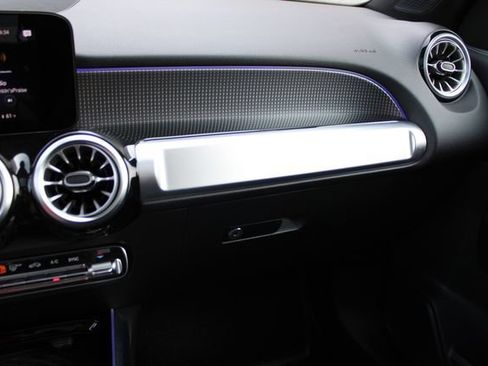 Used 2022 Mercedes-Benz GLB 250 4MATIC w/ Premium Package Lite image 20