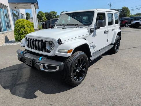 Used 2024 Jeep Wrangler Unlimited Sahara w/ Safety Group AWD/4WD image 14