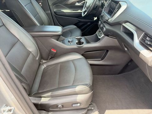 Used 2024 GMC Terrain SLT image 9