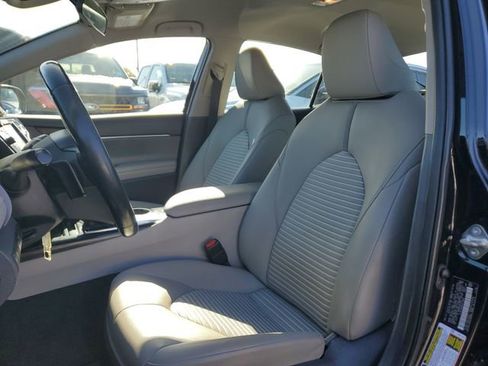 Used 2019 Toyota Camry SE image 14