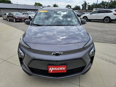 Used 2022 Chevrolet Bolt EUV LT w/ Convenience Package FWD image 2