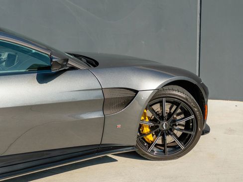 Used 2019 Aston Martin V8 Vantage Coupe image 44