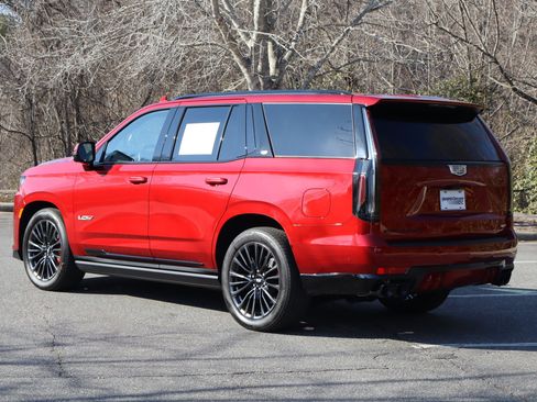 Used 2024 Cadillac Escalade V w/ LPO, ONYX Package image 7