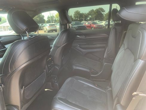 Used 2025 Jeep Grand Cherokee L Altitude AWD/4WD image 15