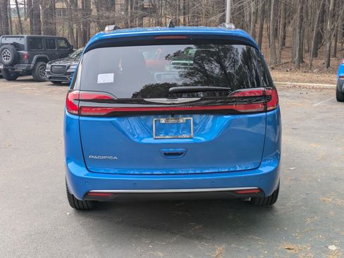 New 2026 Chrysler Pacifica Pinnacle image 6