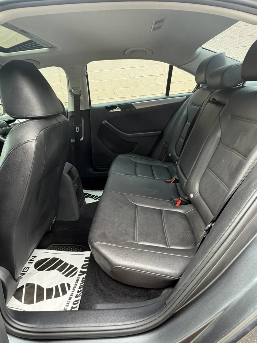Used 2017 Volkswagen Jetta SE FWD image 9