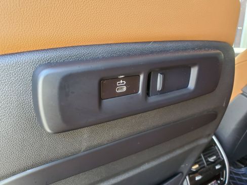 Used 2021 BMW X7 xDrive40i w/ Premium Package AWD/4WD image 52