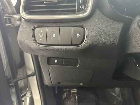 Used 2020 Kia Sorento S image 14