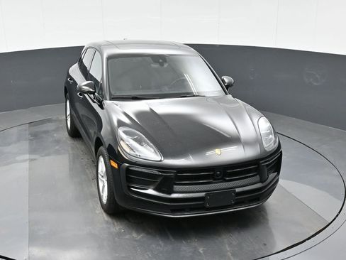 Certified 2025 Porsche Macan image 32