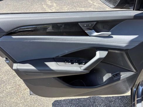 Used 2025 Volkswagen Tiguan SE R-Line image 11