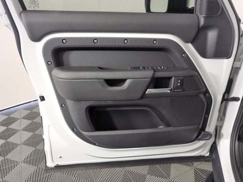Used 2025 Land Rover Defender 110 S image 18
