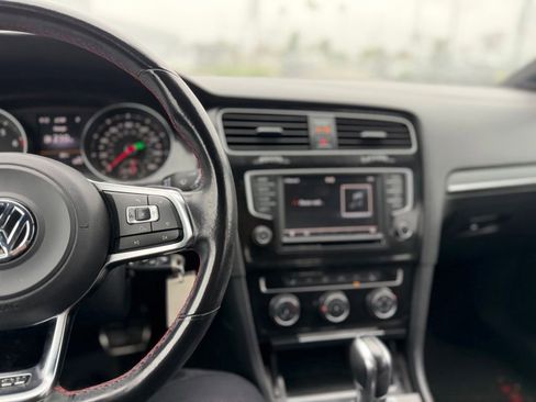 Used 2016 Volkswagen Golf 4-Door FWD image 6