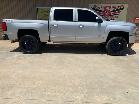 Used 2018 Chevrolet Silverado 1500 LT w/ Texas Edition AWD/4WD image 6