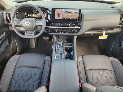 New 2026 Nissan Pathfinder Platinum FWD image 19