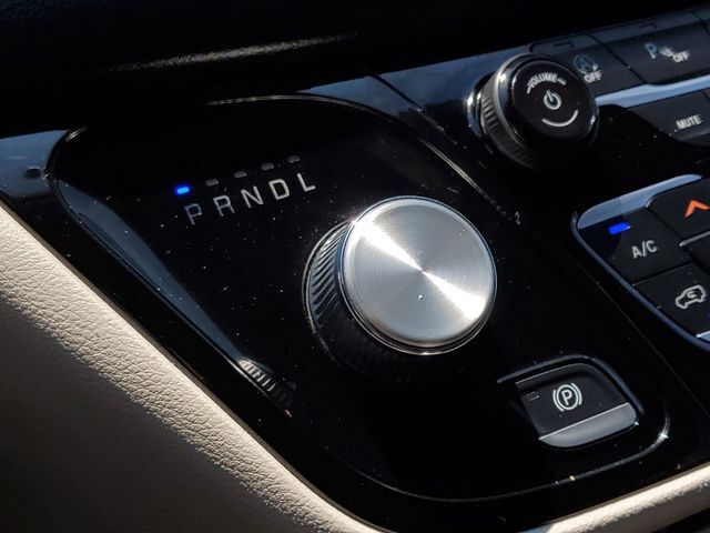 Used 2023 Chrysler Pacifica Touring-L FWD image 21