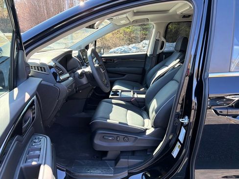 New 2026 Honda Odyssey Touring image 11