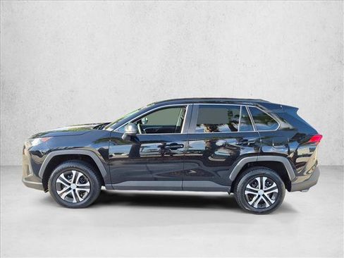 Used 2021 Toyota RAV4 LE AWD/4WD image 8