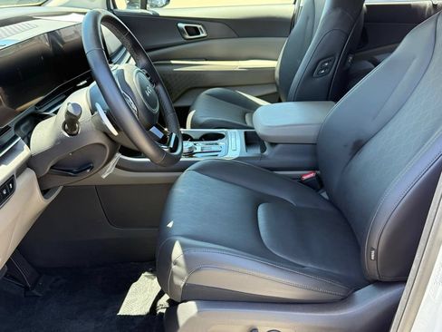 Used 2026 Kia Carnival EX FWD image 18