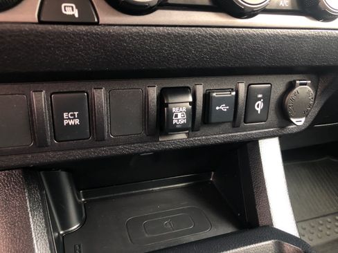 Used 2021 Toyota Tacoma TRD Off-Road AWD/4WD image 16