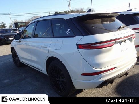 Used 2023 Lincoln Corsair Reserve w/ Equipment Group 201A image 4