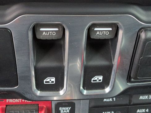 Used 2019 Jeep Wrangler Rubicon w/ Steel Bumper Group AWD/4WD image 21