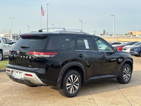 New 2025 Nissan Pathfinder SL image 8