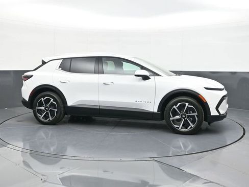 New 2026 Chevrolet Equinox EV LT image 17